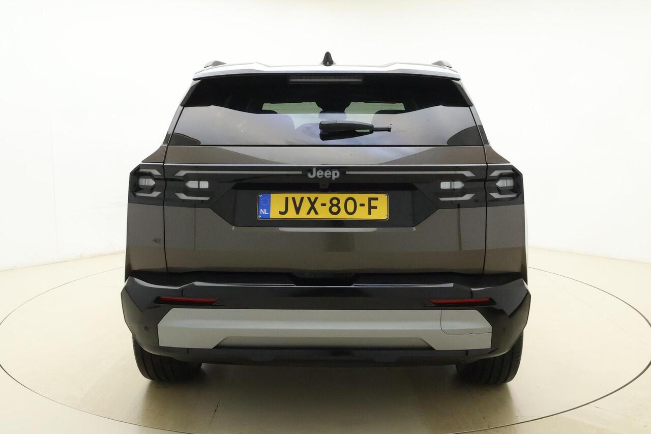 Jeep COMPASS First Edition 74 kWh | Nu in de showroom! | Camera's rondom | Focal audio | Elektrische achterklep | 20'' lichtmetalen velgen | Warmtepomp | Elektrische stoelen/massagestoel