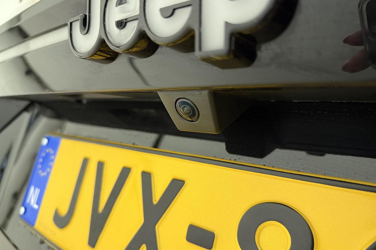 Jeep COMPASS First Edition 74 kWh | Nu in de showroom! | Camera's rondom | Focal audio | Elektrische achterklep | 20'' lichtmetalen velgen | Warmtepomp | Elektrische stoelen/massagestoel