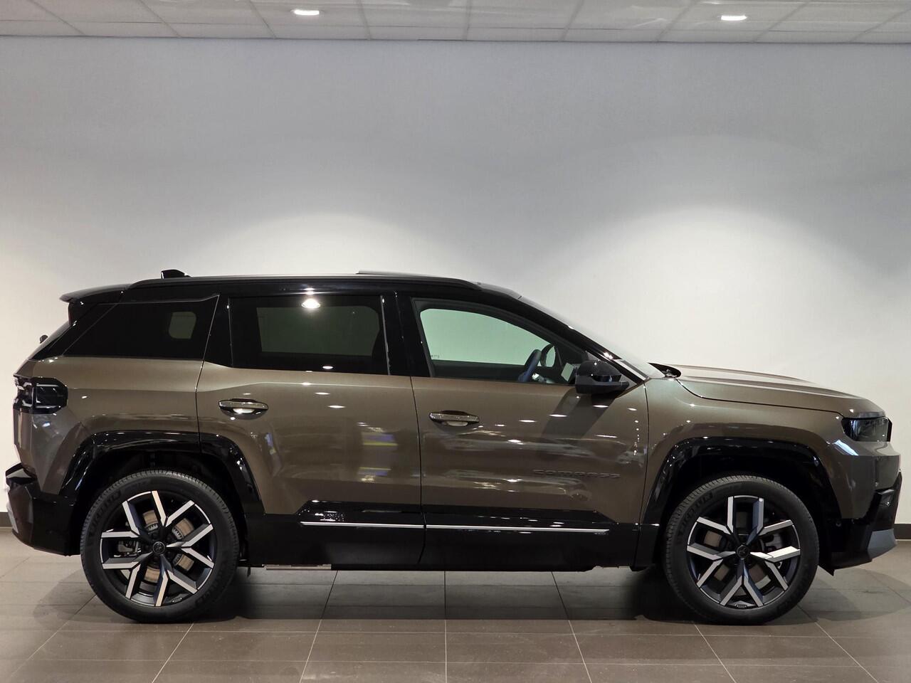 Jeep COMPASS First Edition 74kWh 213pk | Hi-Fi FOCAL® | PANODAK | STOELMASSAGE | WARMTEPOMP | 20 INCH LM-VELGEN | ISOFIX |