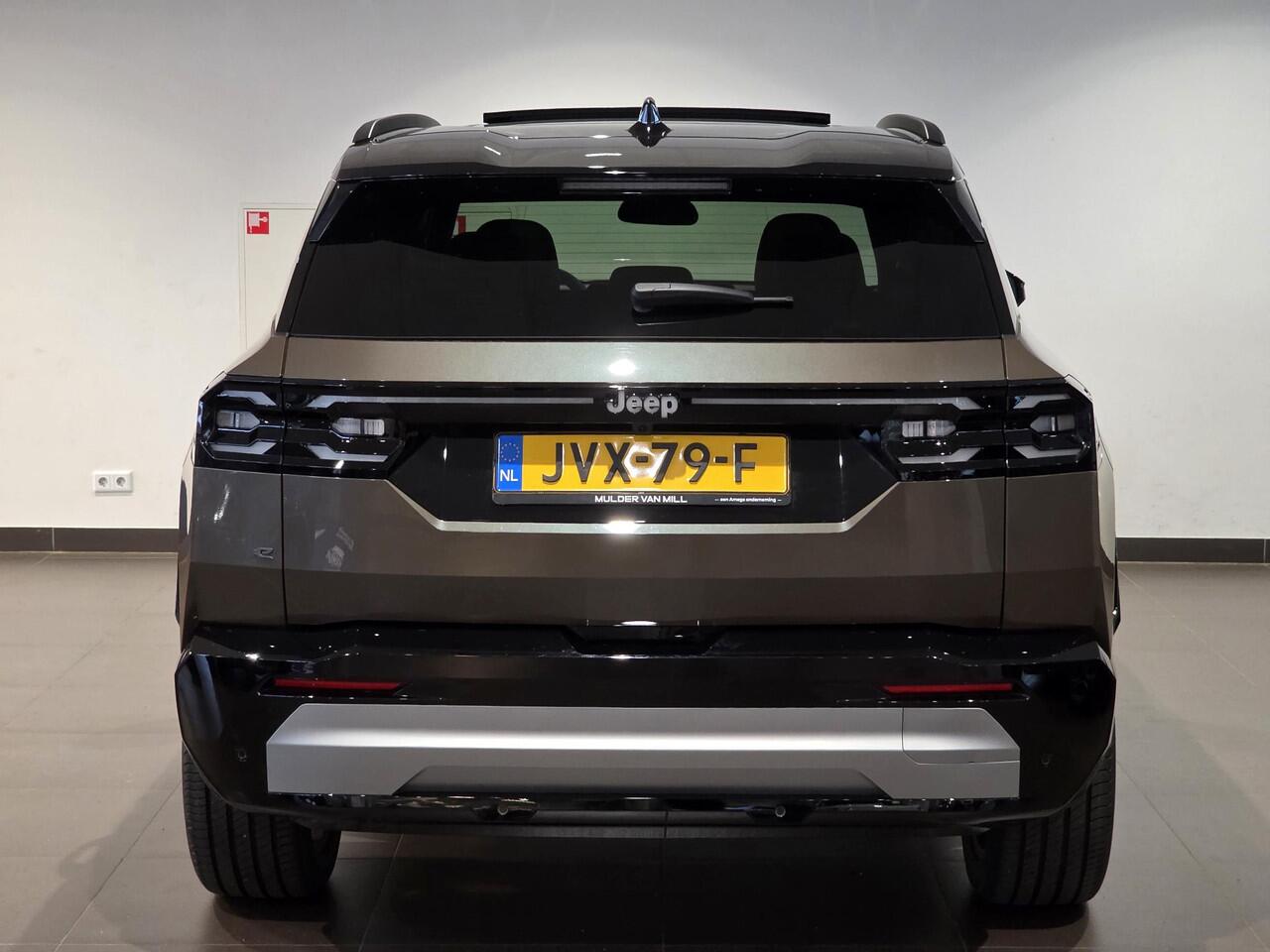 Jeep COMPASS First Edition 74kWh 213pk | Hi-Fi FOCAL® | PANODAK | STOELMASSAGE | WARMTEPOMP | 20 INCH LM-VELGEN | ISOFIX |