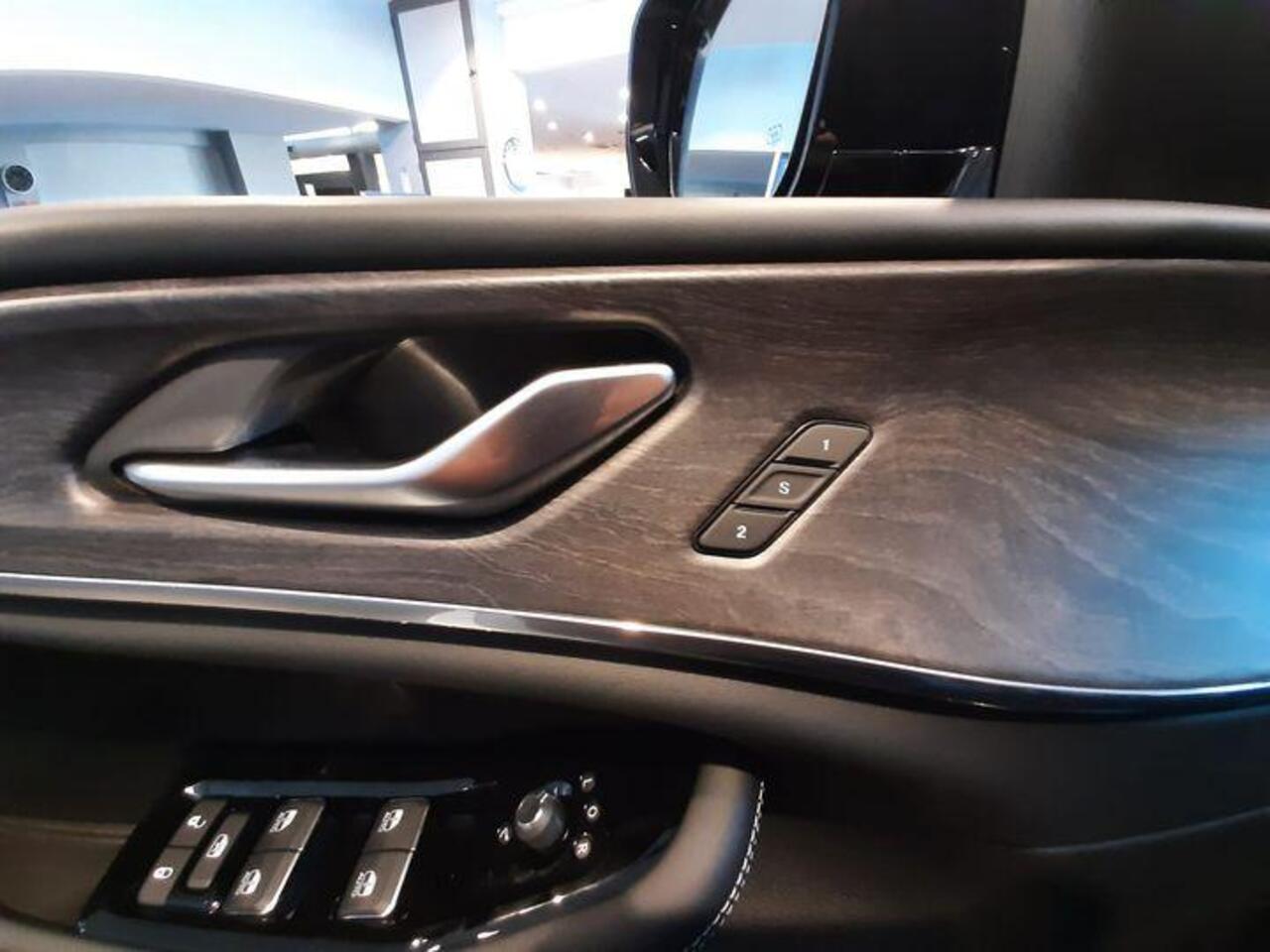 Jeep GRAND CHEROKEE 2.0 Overland 4xe 380pk | Panoramadak | Stoelverwarming | McIntosh Audio