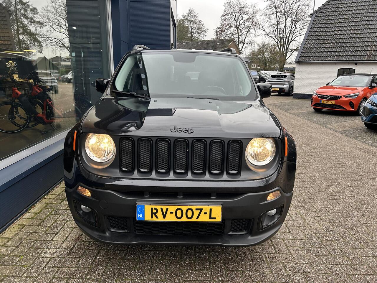 Jeep RENEGADE 1.4 Turbo 140 PK MultiAir Night Eagle II | 1ste Eigenaars auto | Trekhaak | Navigatie | Airco | Dealer Onderhouden | Hoge zitpositie | Lichtmetaal | Cruise control | Dakrails |