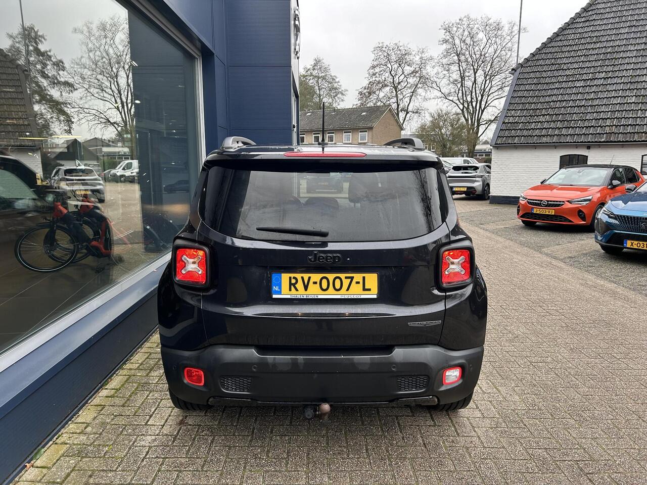 Jeep RENEGADE 1.4 Turbo 140 PK MultiAir Night Eagle II | 1ste Eigenaars auto | Trekhaak | Navigatie | Airco | Dealer Onderhouden | Hoge zitpositie | Lichtmetaal | Cruise control | Dakrails |