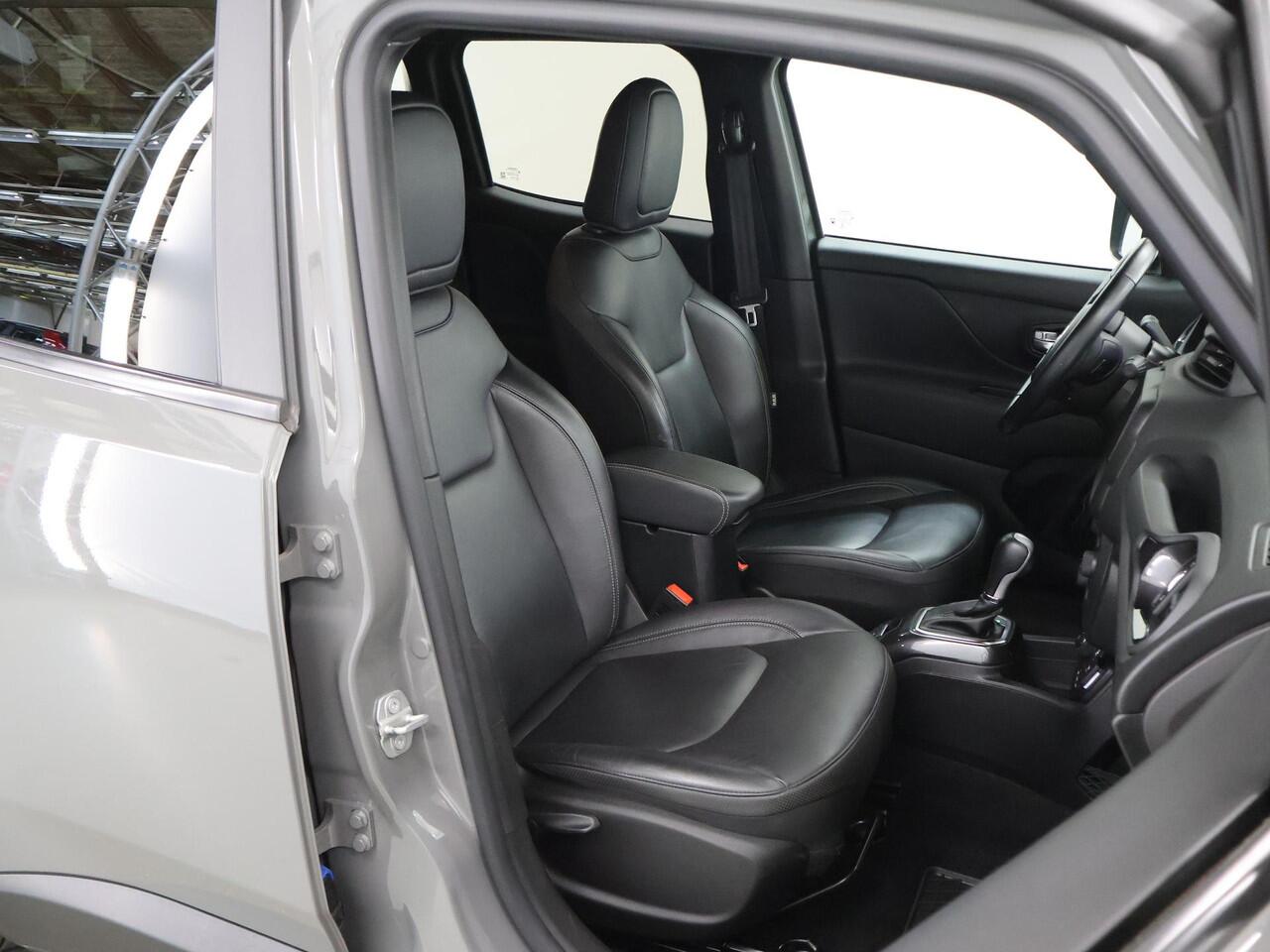 Jeep RENEGADE 4xe 240 Plug-in Hybrid Electric S | LED | Trekhaak | Lederen Interieur | Navigatie | Camera | DAB | Stoel/Stuurverwarming | Adaptieve Cruise Control | Dodehoek detectie |