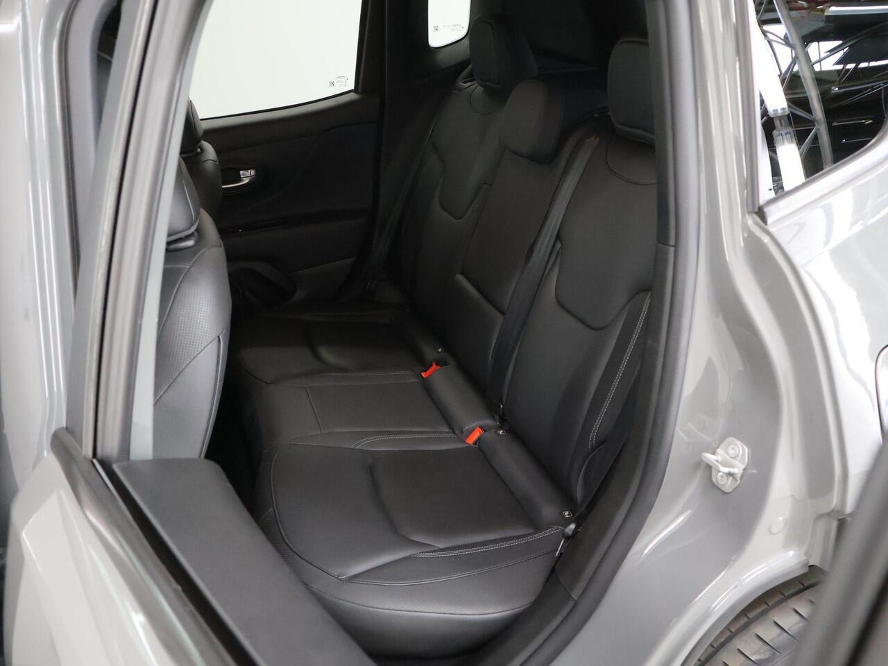 Jeep RENEGADE 4xe 240 Plug-in Hybrid Electric S | LED | Trekhaak | Lederen Interieur | Navigatie | Camera | DAB | Stoel/Stuurverwarming | Adaptieve Cruise Control | Dodehoek detectie |