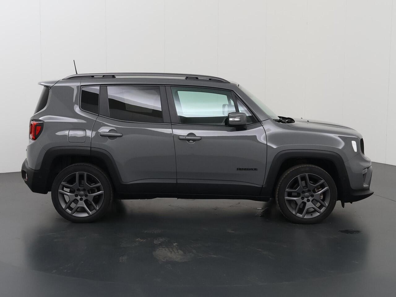 Jeep RENEGADE 4xe 240 Plug-in Hybrid Electric S | LED | Trekhaak | Lederen Interieur | Navigatie | Camera | DAB | Stoel/Stuurverwarming | Adaptieve Cruise Control | Dodehoek detectie |