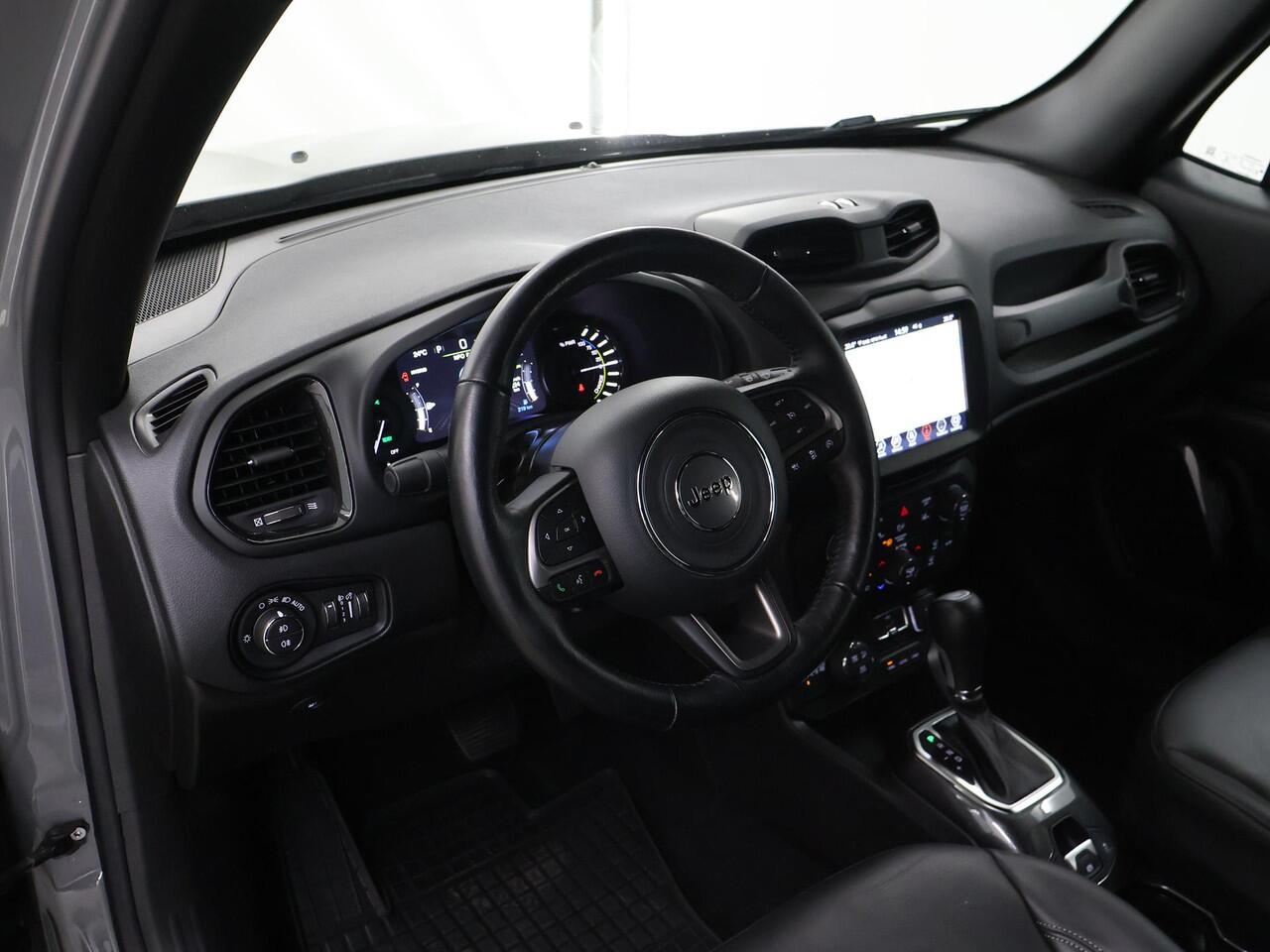 Jeep RENEGADE 4xe 240 Plug-in Hybrid Electric S | LED | Trekhaak | Lederen Interieur | Navigatie | Camera | DAB | Stoel/Stuurverwarming | Adaptieve Cruise Control | Dodehoek detectie |