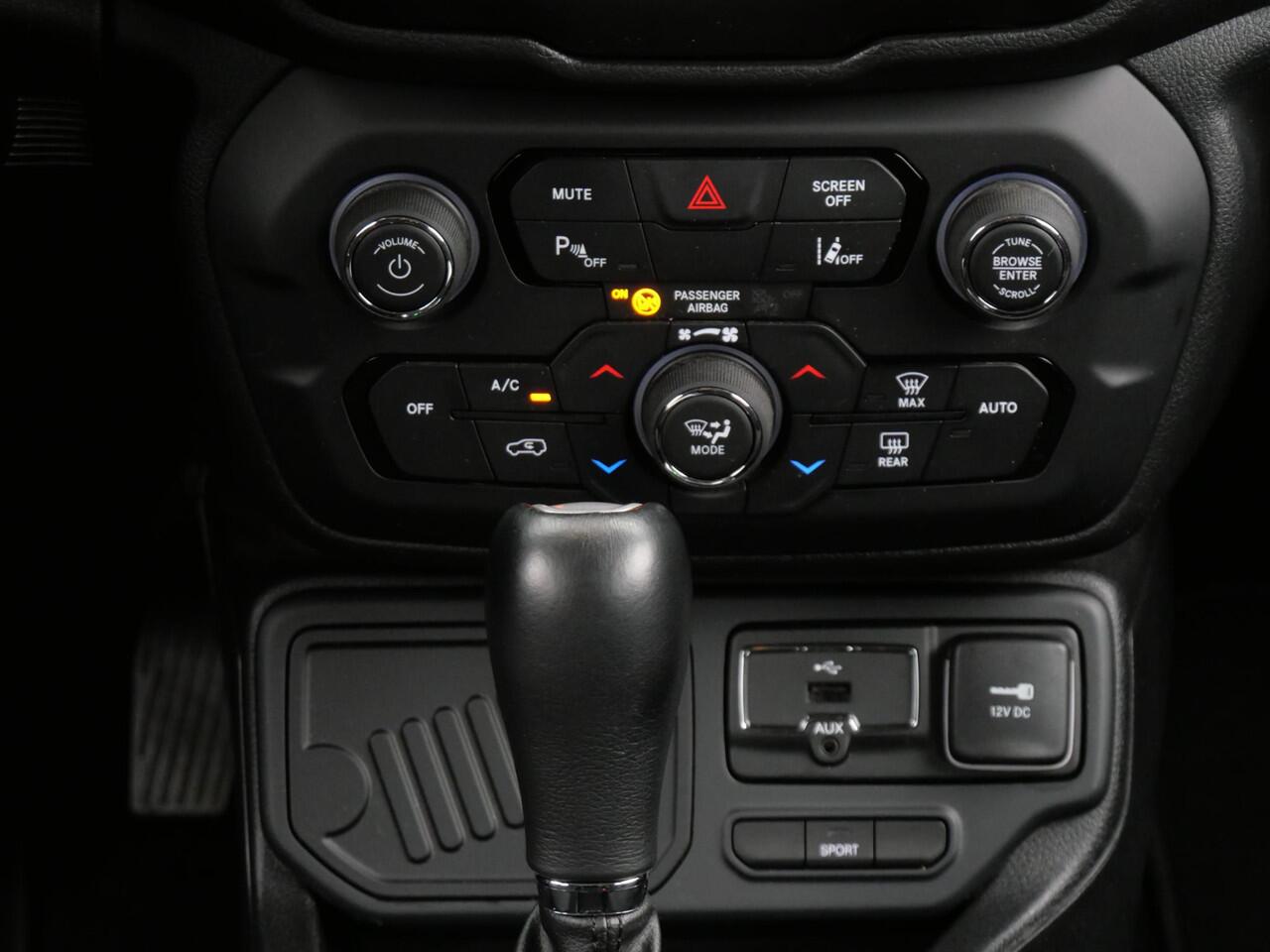 Jeep RENEGADE 1.3T LIMITED/ AFN. TREKHAAK/ CARPLAY/ PDC V+A/ ALL-SEASON BANDEN
