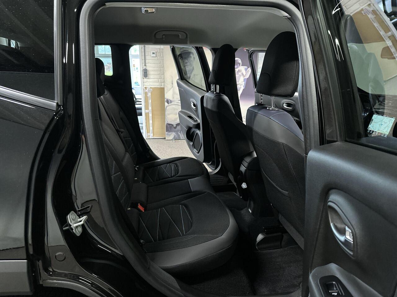 Jeep RENEGADE 4xe 240 Plug-in Hybrid Electric Upland Automaat | Navi | 4x4 | LED