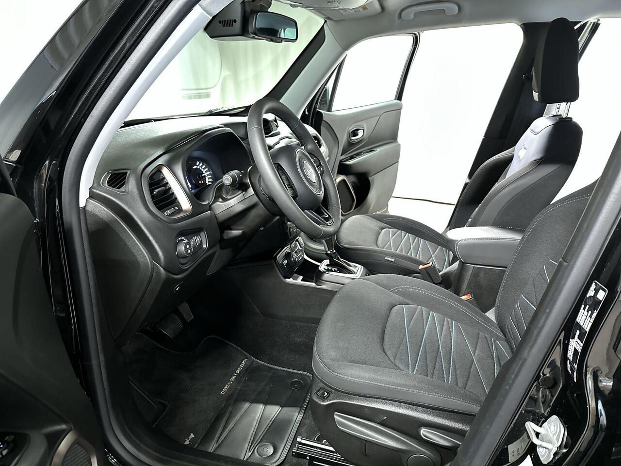 Jeep RENEGADE 4xe 240 Plug-in Hybrid Electric Upland Automaat | Navi | 4x4 | LED