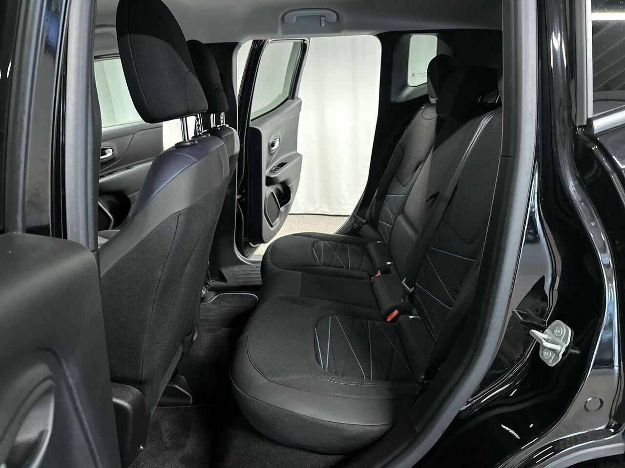 Jeep RENEGADE 4xe 240 Plug-in Hybrid Electric Upland Automaat | Navi | 4x4 | LED