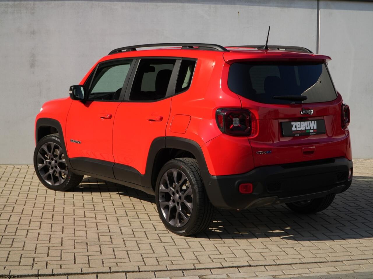 Jeep RENEGADE 4xe 240 PK Hybrid S | Leder | Navi | Winter | LED | Camera | 19"