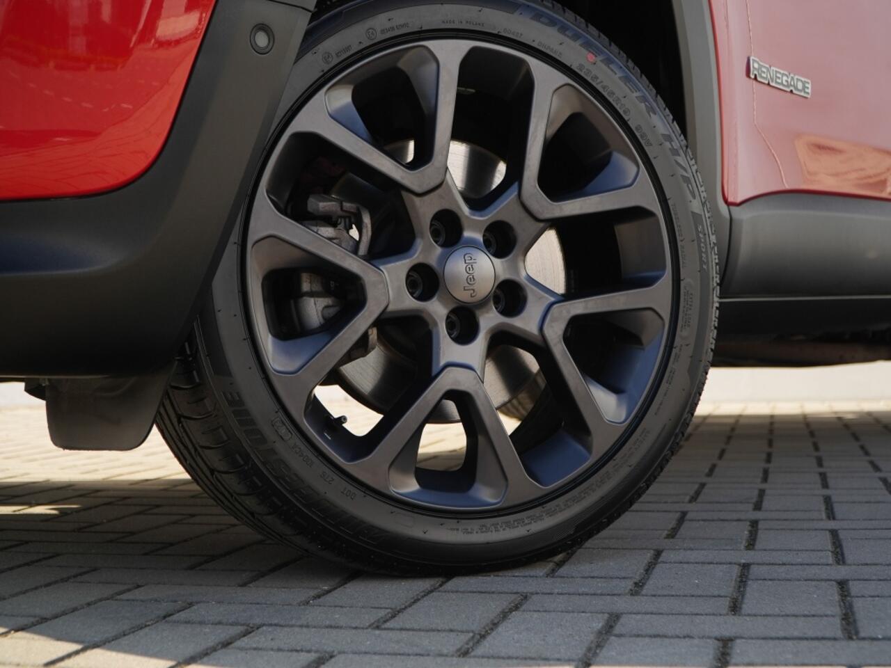 Jeep RENEGADE 4xe 240 PK Hybrid S | Leder | Navi | Winter | LED | Camera | 19"