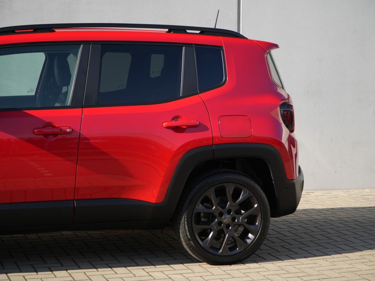 Jeep RENEGADE 4xe 240 PK Hybrid S | Leder | Navi | Winter | LED | Camera | 19"