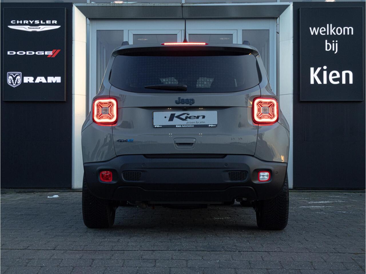 Jeep RENEGADE 4xe 240 Plug-in Hybrid Electric Trailhawk | Unieke Jeep Renegade | Groot Navi | LED | PDC |