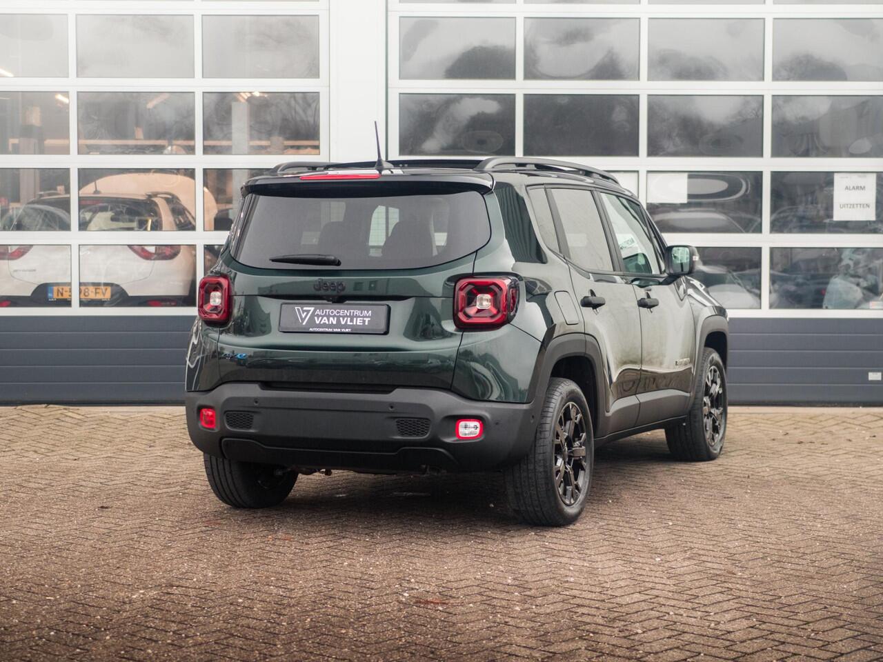 Jeep RENEGADE 4xe 240 Plug-in Hybrid Electric The North Star | Teck Pack | Winter Pack | Navi