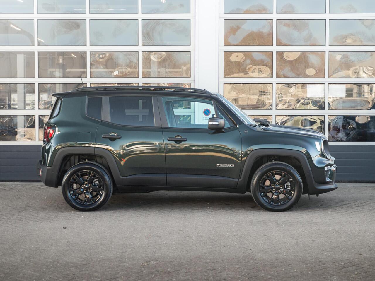 Jeep RENEGADE 4xe 240 Plug-in Hybrid Electric The North Star | Schuif/Kanteldak | Winter Pack | Techno Green