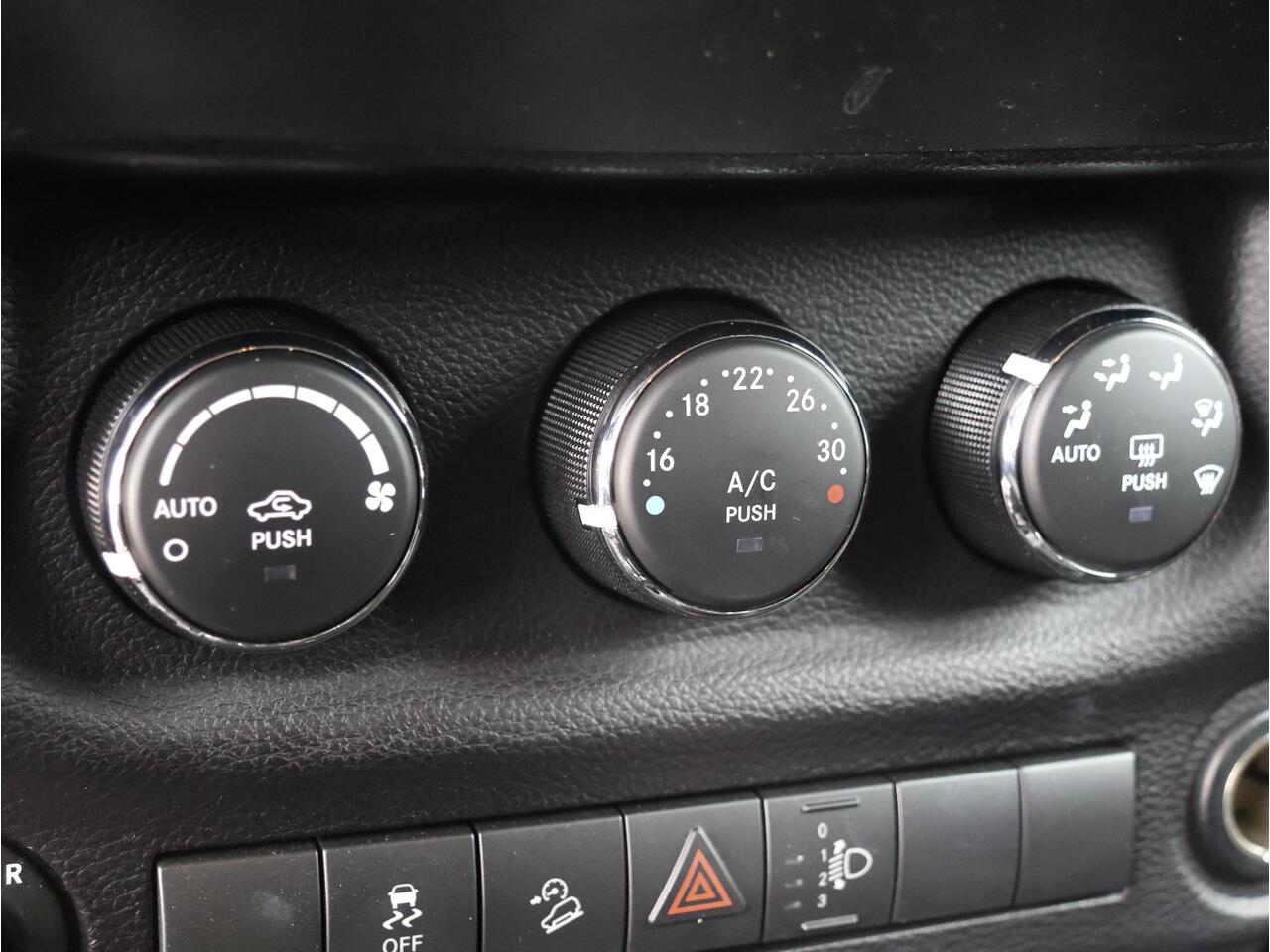 Jeep WRANGLER 2.8 CRD Sahara | Grijs kenteken | Cruise Control | 18 INCH |