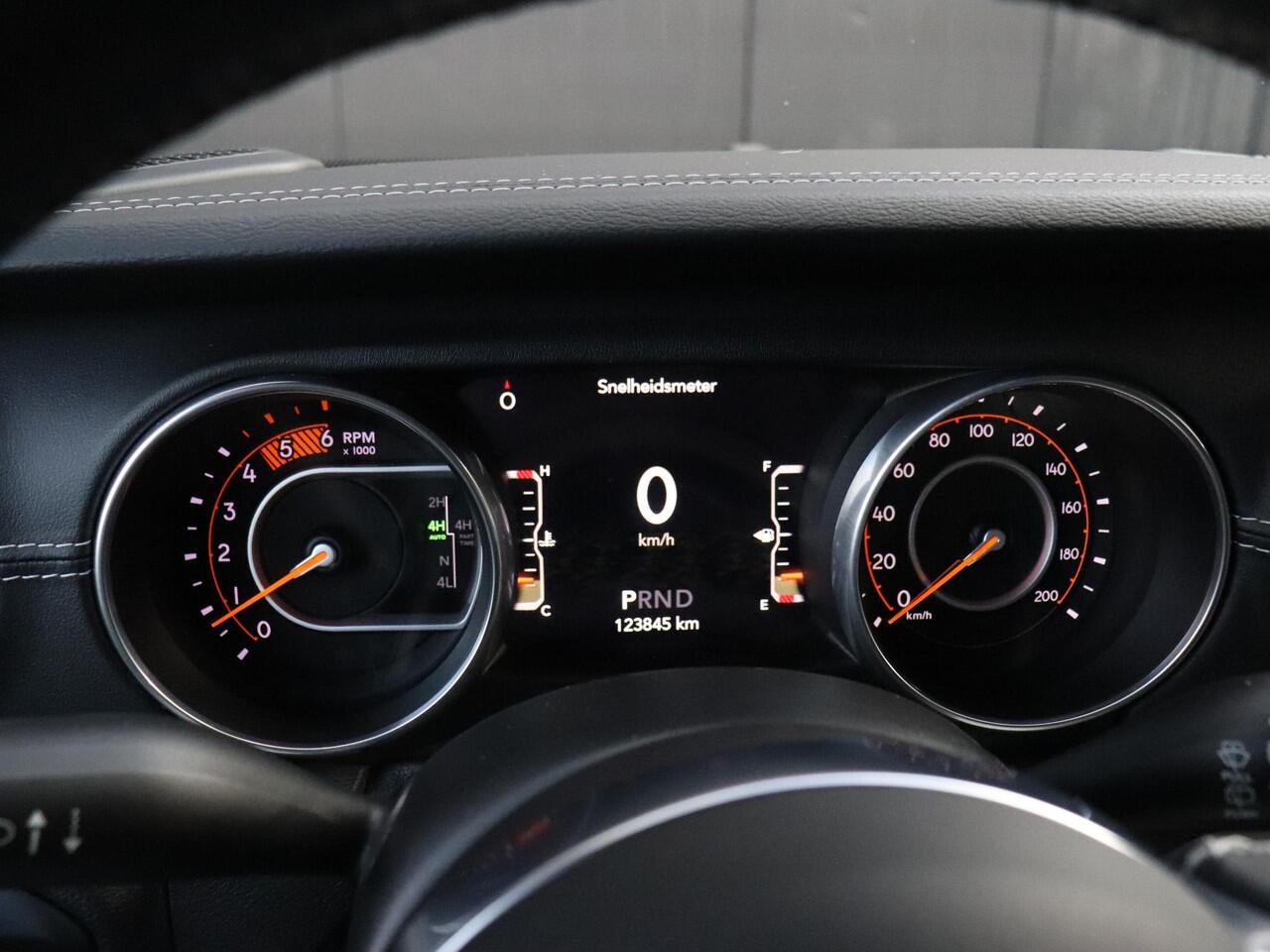 Jeep WRANGLER 2.2D Sahara | GRIJS KENTEKEN | LEDER | CAMERA | STOEL/STUURVERW. | ALPINE AUDIO | CRUISE | NAVI |