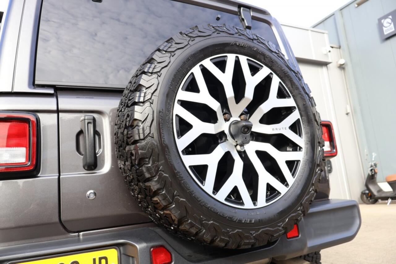 Jeep WRANGLER 2.0T SAHARA JL 4x4 Aut. Hardtop / 20 inch BRUTE Wheels / Hardtop