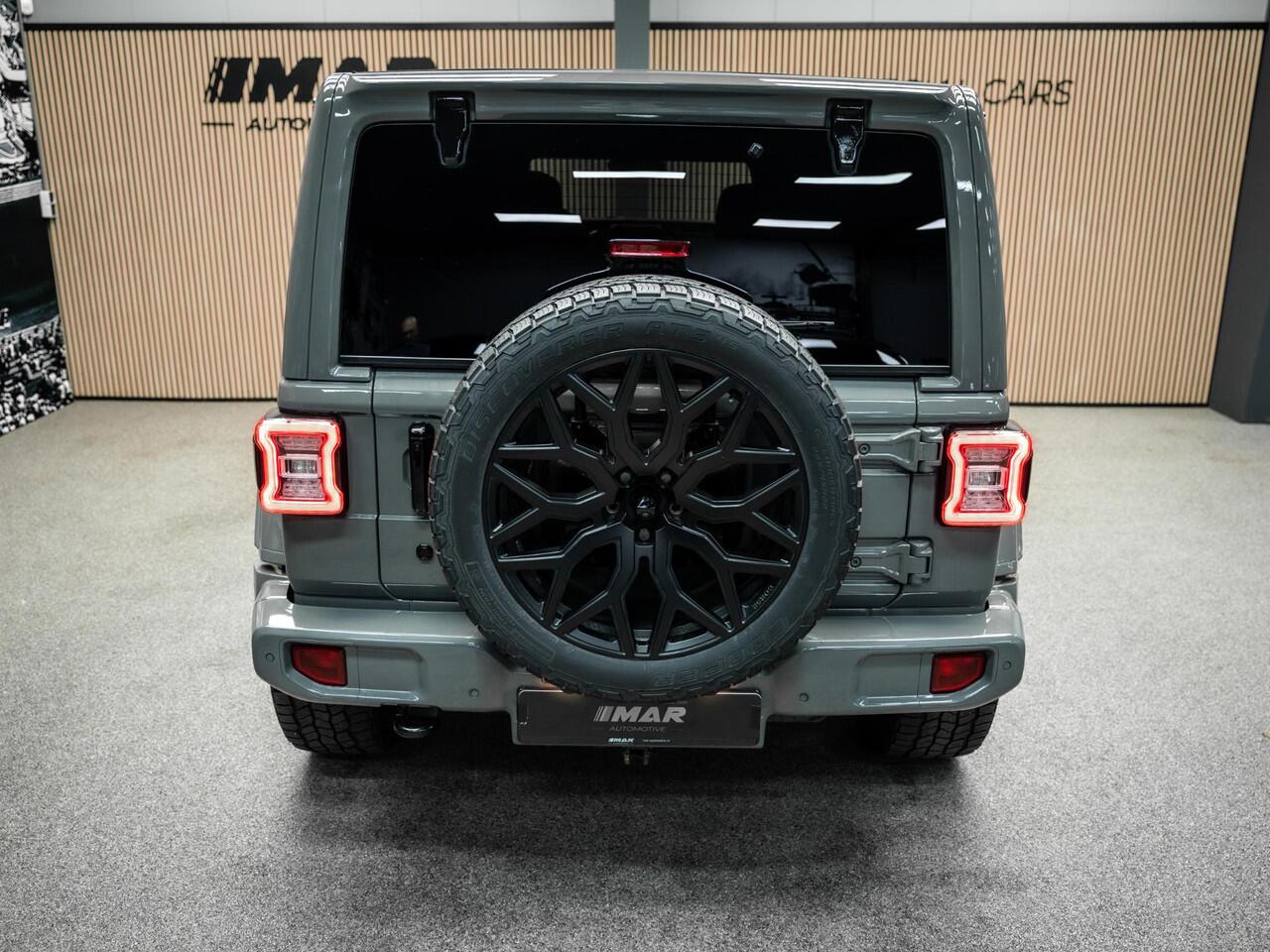Jeep WRANGLER 2.2D Sahara | Grijs Kenteken | Stoel en stuurverwarming | Custom Corse Edition | Trekhaak | Alpine Sound |