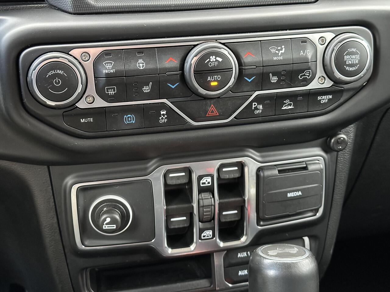 Jeep WRANGLER Unlimited 4xe 380 Sahara | Plug-in/Leder/Cruise Adaptief/Stuur-/Stoelverw./Trekhaak