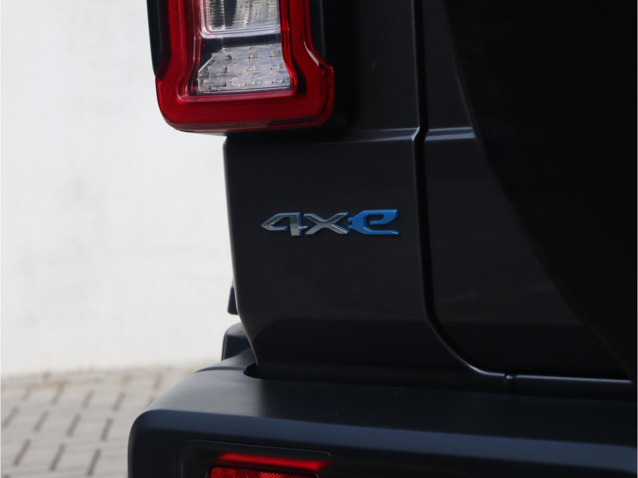 Jeep WRANGLER Unlimited 4xe 380 PK Sahara | Leder | Soft Top | Camera | 18"