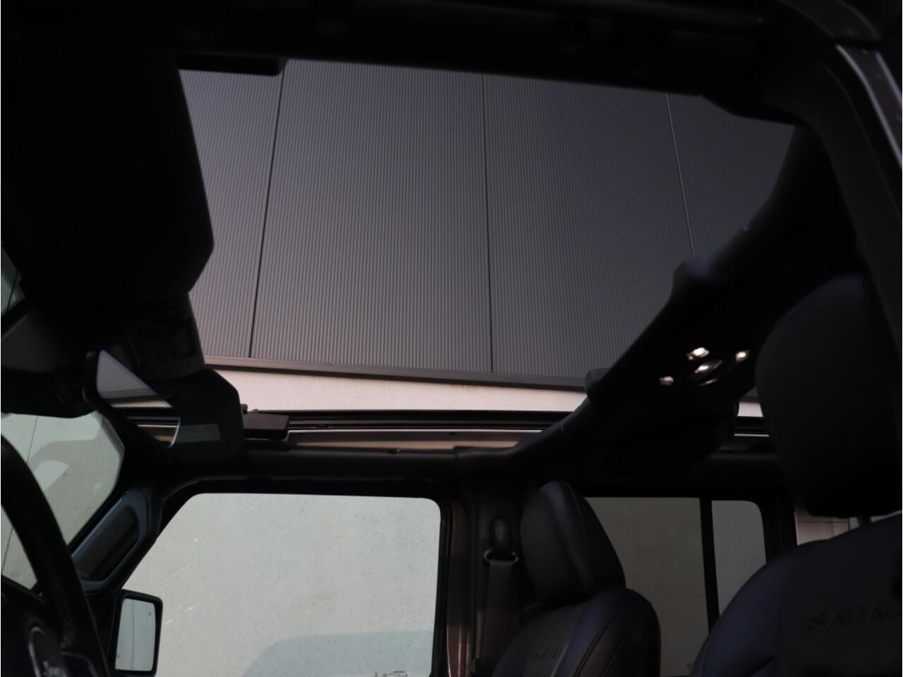 Jeep WRANGLER Unlimited 4xe 380 PK Sahara | Leder | Soft Top | Camera | 18"