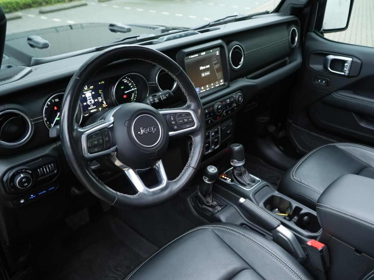 Jeep WRANGLER Unlimited 4xe 380 PK Sahara | Leder | Soft Top | Overland | Camera | 18"