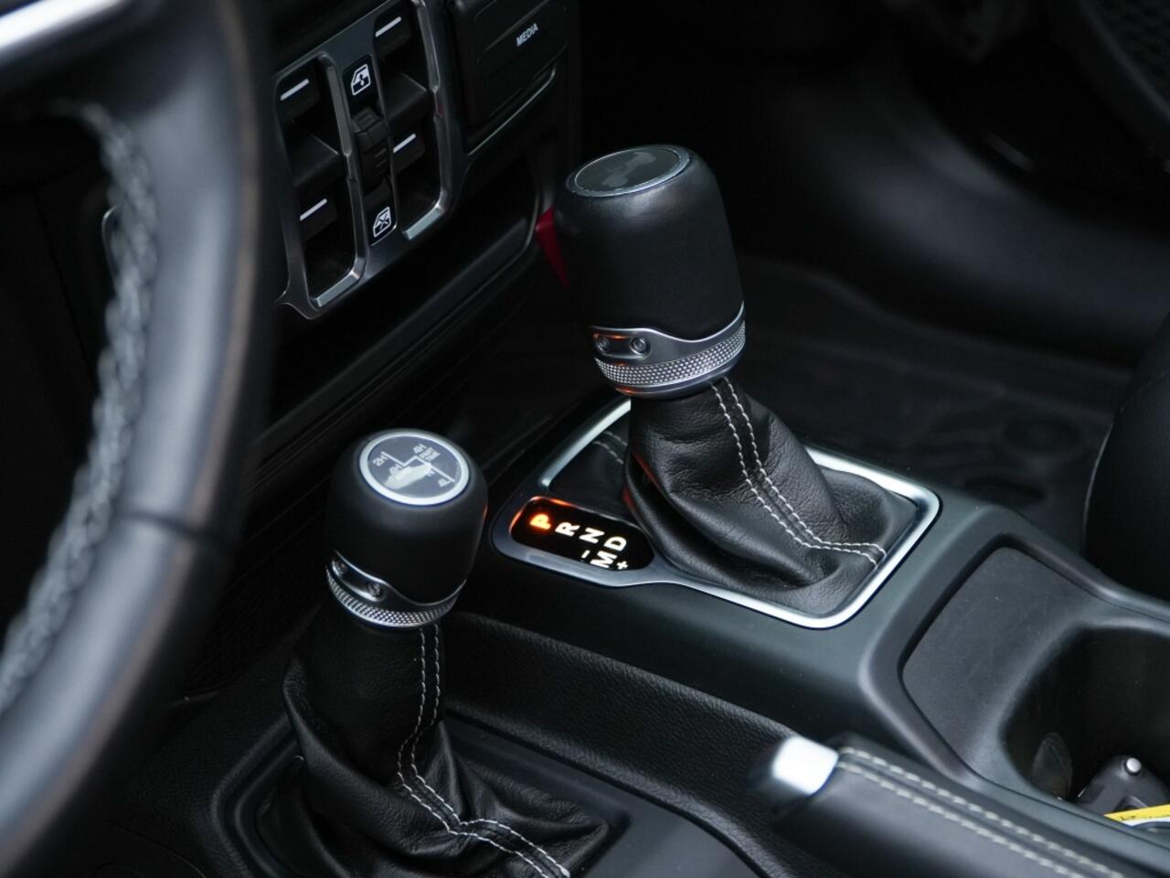 Jeep WRANGLER Unlimited 4xe 380 PK Sahara | Leder | Soft Top | Overland | Camera | 18"