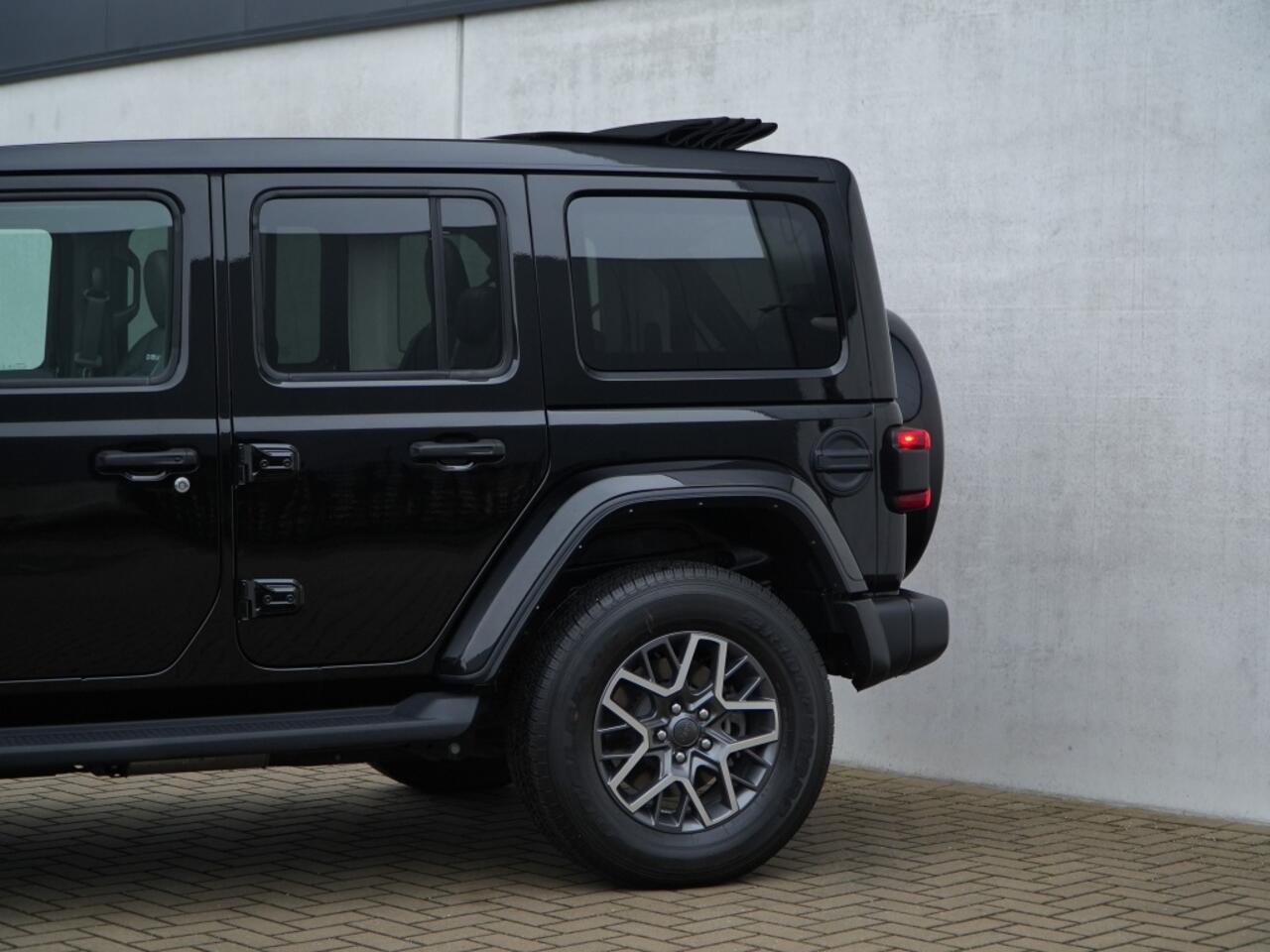 Jeep WRANGLER Unlimited 4xe 380 PK Sahara | Leder | Soft Top | Overland | Camera | 18"