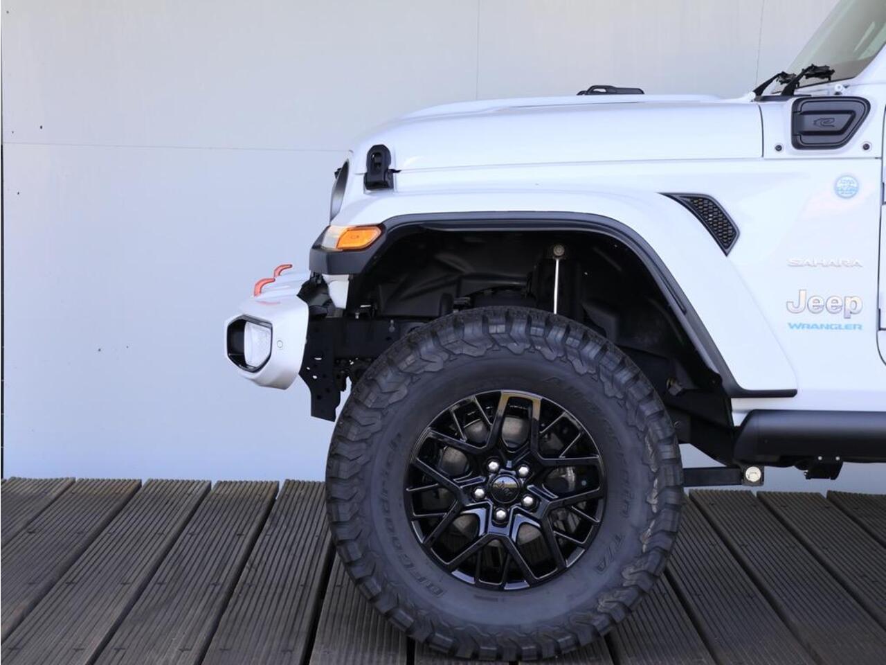 Jeep WRANGLER Unlimited 4xe 380 Dominator | Liftkit 2.5 Rubicon | Electric Treeplanken | Grill 2025 |