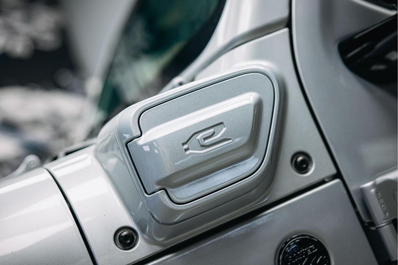 Jeep WRANGLER Unlimited 4xe 380 Sahara | Corse Edition Custom Made | Hybride | Stuur- en Stoelverwarming | Achteruitrijcamera |