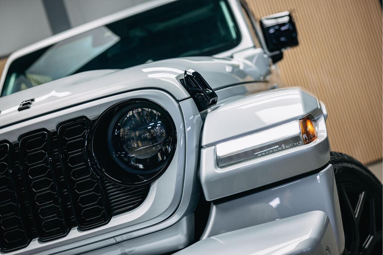 Jeep WRANGLER Unlimited 4xe 380 Sahara | Corse Edition Custom Made | Hybride | Stuur- en Stoelverwarming | Achteruitrijcamera |