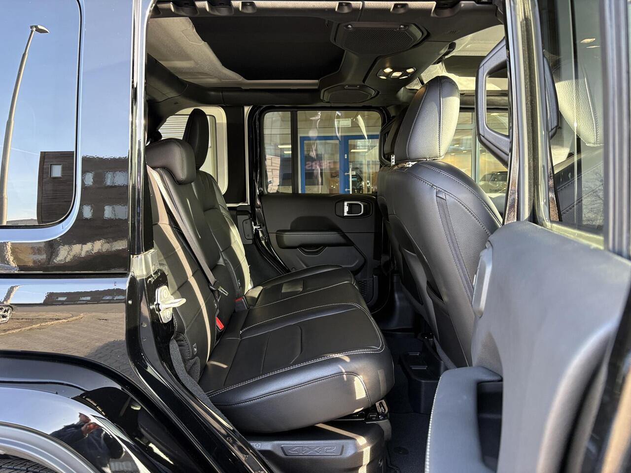 Jeep WRANGLER Unlimited 4xe 380pk Sahara PHEV | Leder | Stoel- & Stuurverwarming | Navigatie | Afneembaar Dak |