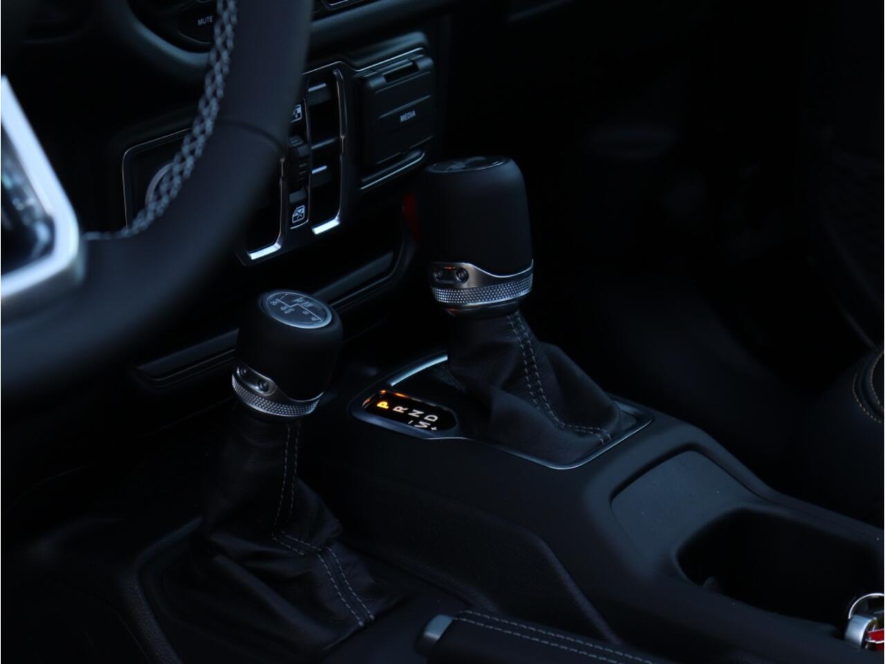 Jeep WRANGLER Unlimited 4xe 380 PK Sahara | Schuifdak | Leder | Camera | Navi | 20"