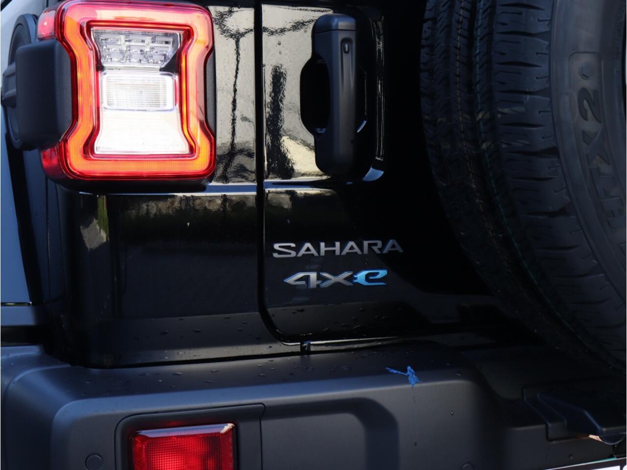 Jeep WRANGLER Unlimited 4xe 380 PK Sahara | Schuifdak | Leder | Camera | Navi | 20"