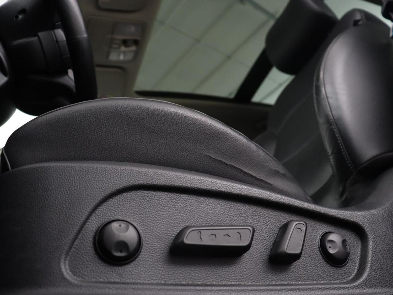 KIA CARENS 1.6 GDi ExecutiveLine 7-Persoons | 1e eigenaar | Panoramadak | Leder | Stoel & stuurverwarming | Carplay | Camera | Navigatie | Elektrische stoelen | Cruise control | Climate control