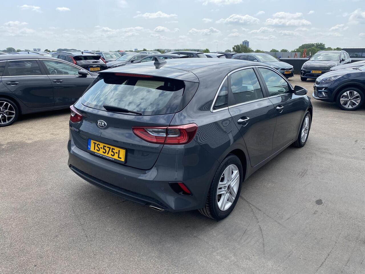 KIA CEE D Ceed 1.0 T-GDi DynamicLine Navigatie, Achteruitrijcamera, Nieuw geleverd en dealeronderhouden, Parkeersensoren, Climate control, Cruise control