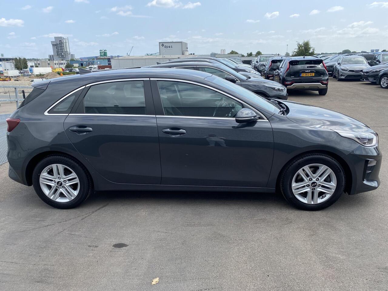 KIA CEE D Ceed 1.0 T-GDi DynamicLine Navigatie, Achteruitrijcamera, Nieuw geleverd en dealeronderhouden, Parkeersensoren, Climate control, Cruise control