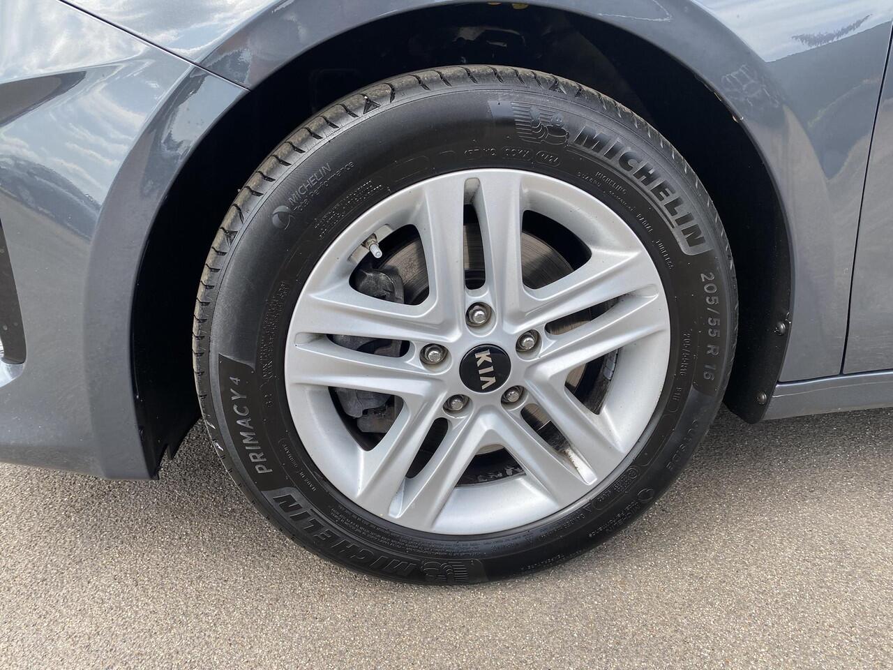 KIA CEE D Ceed 1.0 T-GDi DynamicLine Navigatie, Achteruitrijcamera, Nieuw geleverd en dealeronderhouden, Parkeersensoren, Climate control, Cruise control