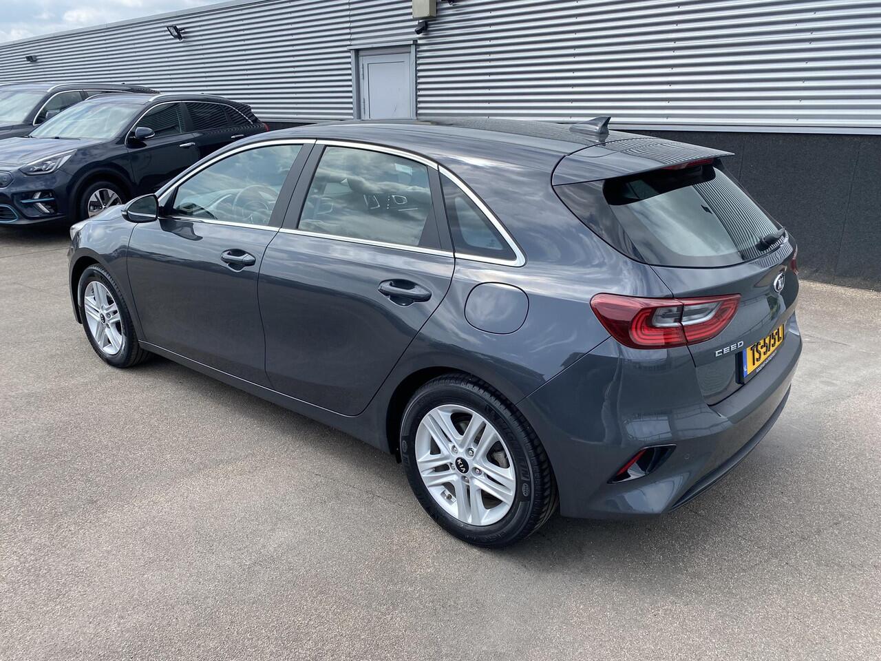 KIA CEE D Ceed 1.0 T-GDi DynamicLine Navigatie, Achteruitrijcamera, Nieuw geleverd en dealeronderhouden, Parkeersensoren, Climate control, Cruise control