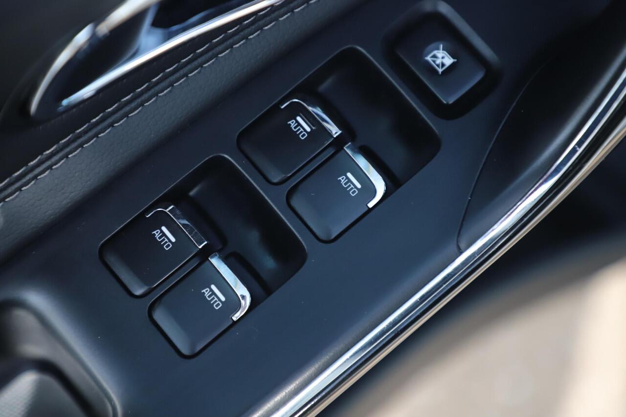 KIA CEE D cee'd Sportswagon 1.0 T-GDi GT-Line Summer Edition Panoramadak Navigatie Carplay Android 17 inch LMV Stuur & Stoelverwarming Achteruitrijcamera