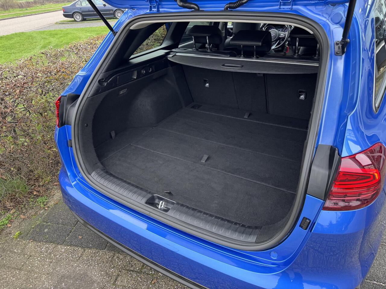 KIA CEE D Ceed Sportswagon 1.0 T-GDi DynamicLine | Half lederen bekleding | Apple Carplay/Android Auto | Cruise control | Achteruitrij camera | Elektr. climate control | Spraak bediening | Start/Stop systeem |