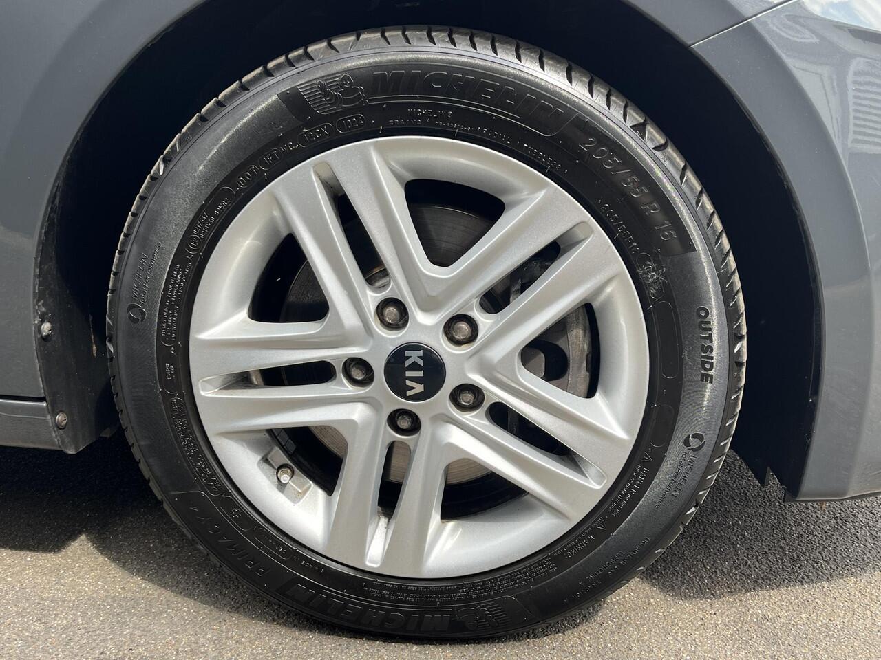 KIA CEE D Ceed Sportswagon 1.0 T-GDi DynamicLine Navigatie, Achteruitrijcamera, Parkeersensoren, Cruise control, Climate control, Dealeronderhouden, BTW-auto