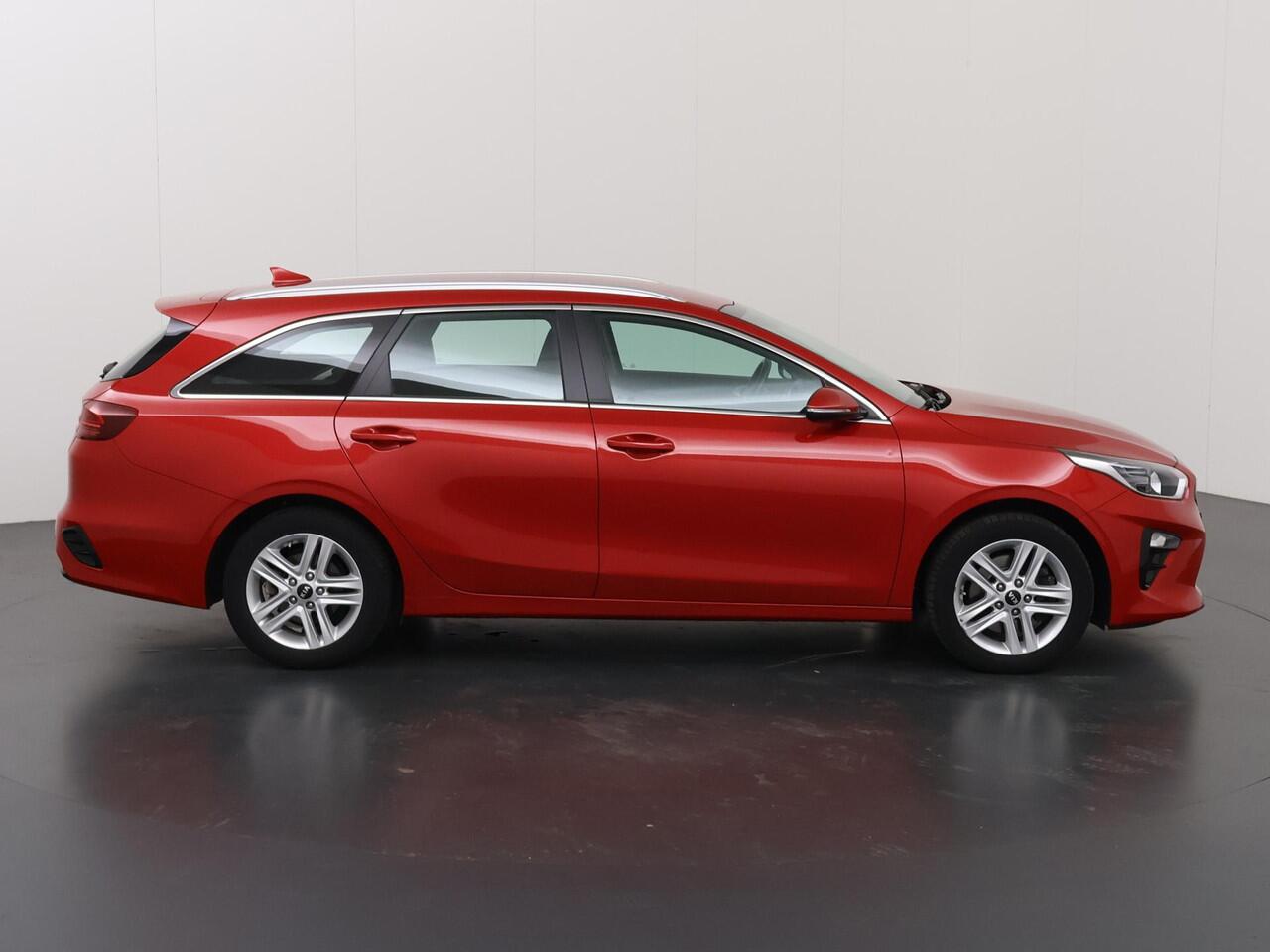 KIA CEE D Ceed Sportswagon 1.0 T-GDi DynamicLine | Navigatie | Parkeercamera | Apple Carplay/Android Auto | Climate Control | Cruise Control