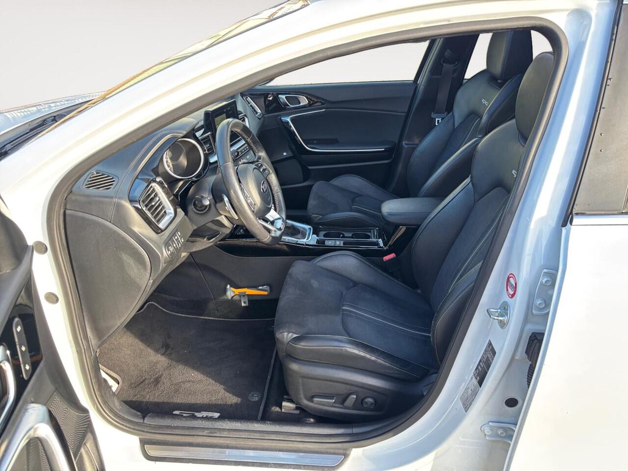 KIA CEE D Ceed SW 1.4 T-GDI GT-PlusLine | Climate | Adap Cruise | Panodak | LM Velgen | Elec stoel|