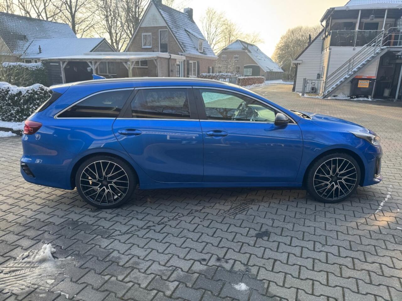 KIA CEE D 1.0 T-GDI GT-Line Business Edition Pano virtual cockpit