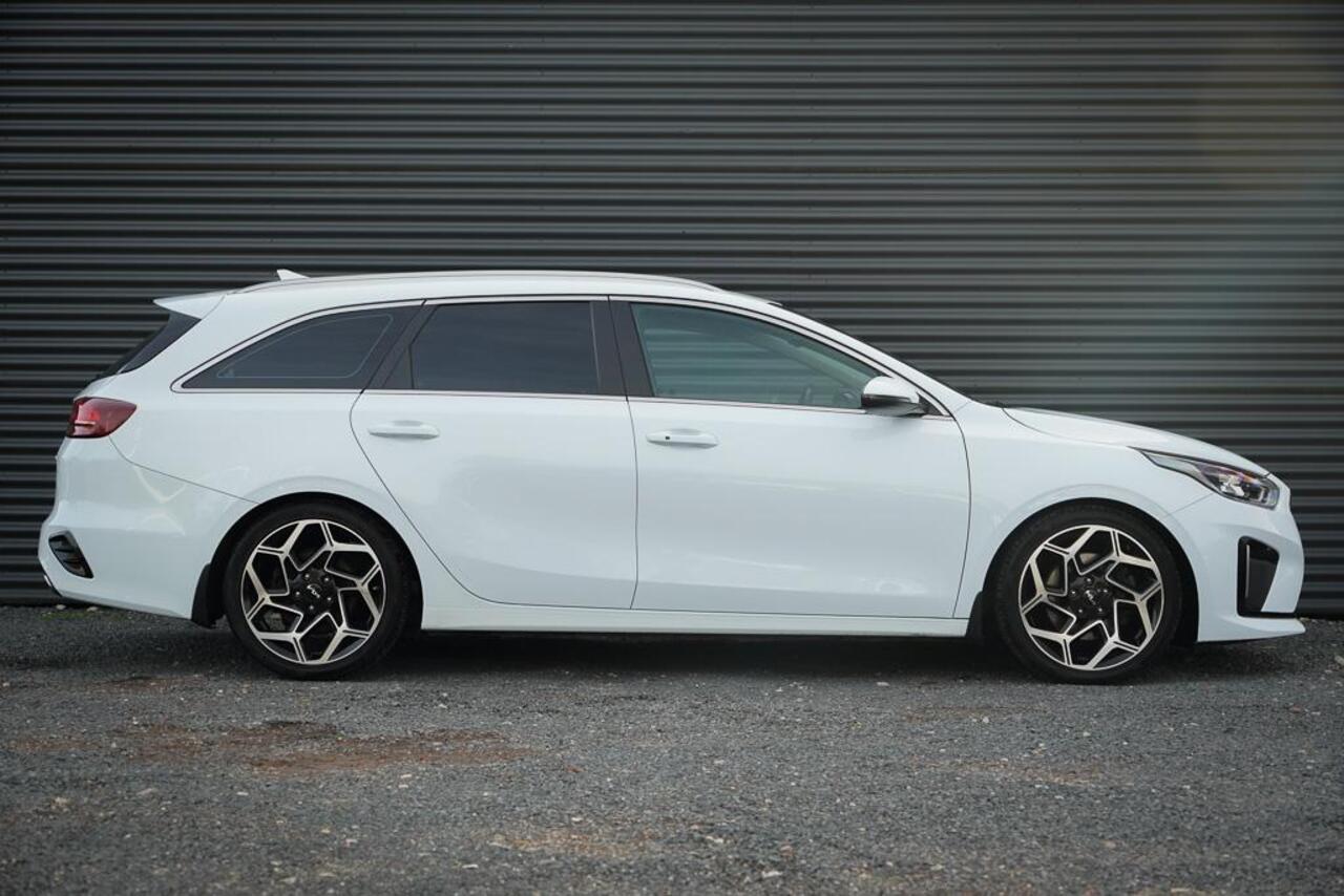 KIA CEE D Ceed Sportswagon 1.6 GDI PHEV DynamicLine / Navi / Carplay / Stoel&Stuurverwarming