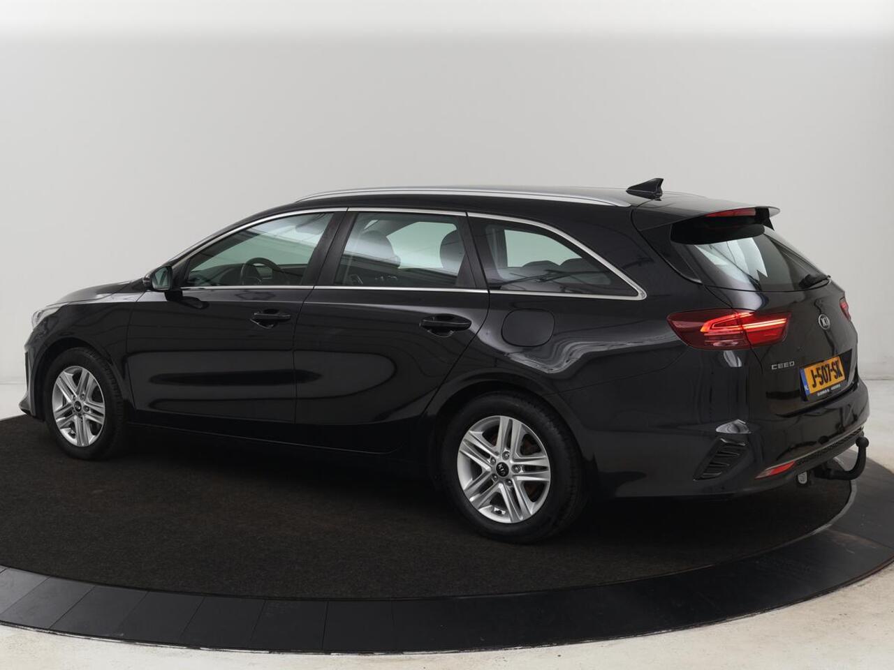 KIA CEE D Ceed 1.4 T-GDi DynamicLine | Automaat | Camera | Trekhaak | Carplay | Navigatie | Climate control | DAB | Cruise control | Parkeerhulp